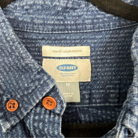Old Navy Slim Fit Button Down Shirt Blue Chambray Striped Men's Medium - Picture 2 of 4